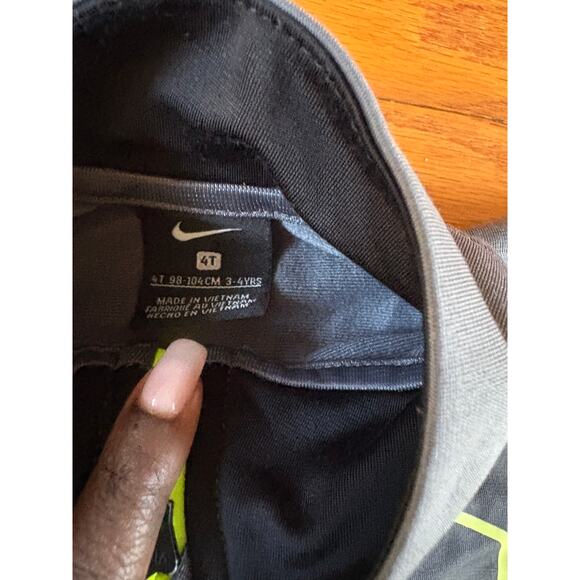 Nike Boys Grey & Black Tracksuit Set Size 4T | Neon Green Zip & Logo - Picture 5 of 6